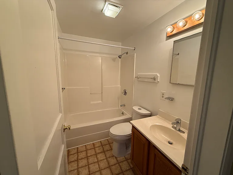 912 Madison Ave — Photo 17