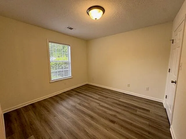 133 Hillsborough Ln — Photo 8