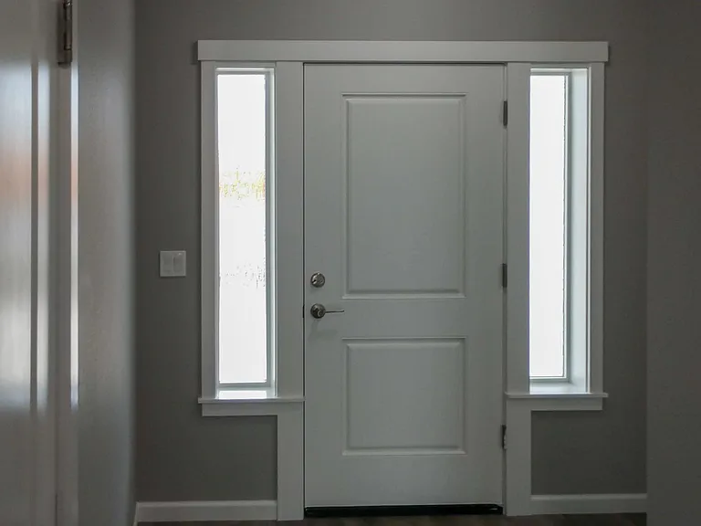 579 SE Shire Ln — Photo 2