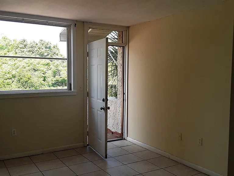 1063 Encourte Grn — Photo 16