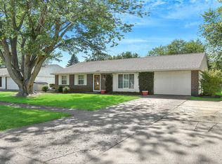 803 Castleton Dr, Champaign, IL 61821