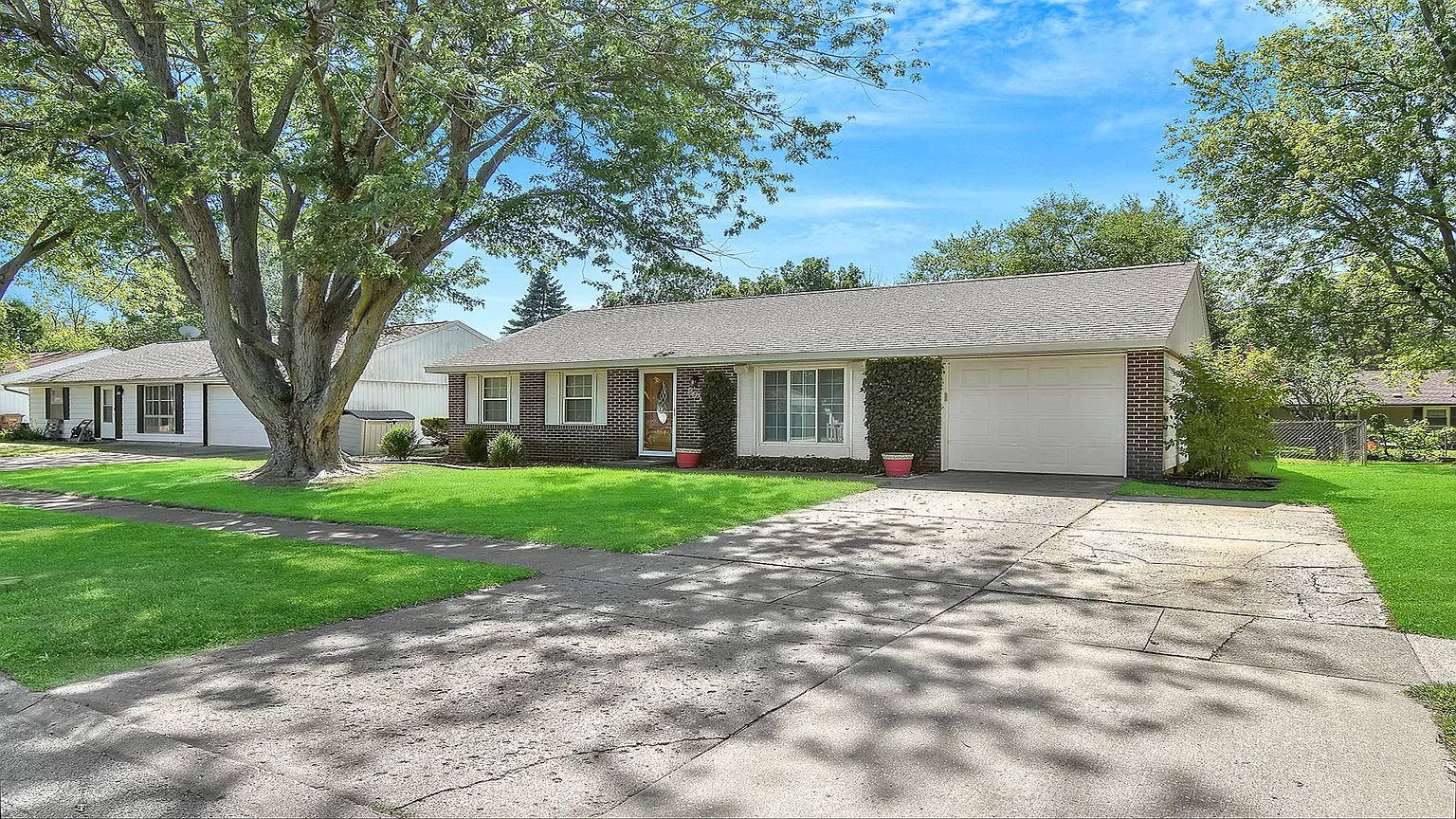 803 Castleton Dr photo 1
