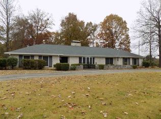 12 Farmington Dr, Jackson, TN 38305