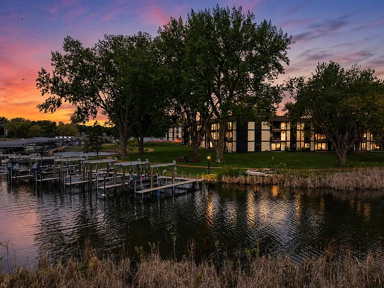 Dockside Apartments & Boat Slips - Lake Minnetonka — Photo 18