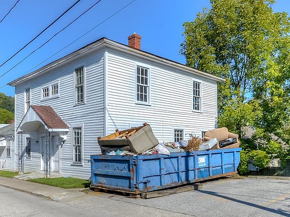2nd image of 216 New St #218