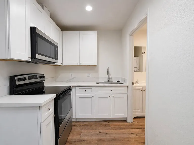300 Mulvihill Ave — Photo 10