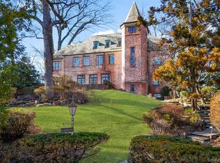 60 Wildwood Rd, New Rochelle, NY 10804