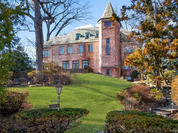 60 Wildwood Road, New Rochelle, NY 10804