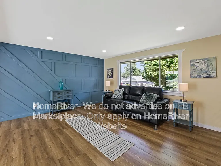 1512 E Crown Ave — Photo 2