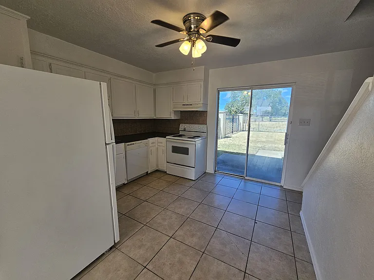 2631 SW H Ave #B — Photo 6