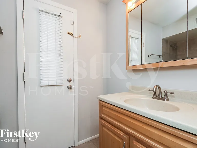 1918 E Watson Dr — Photo 10