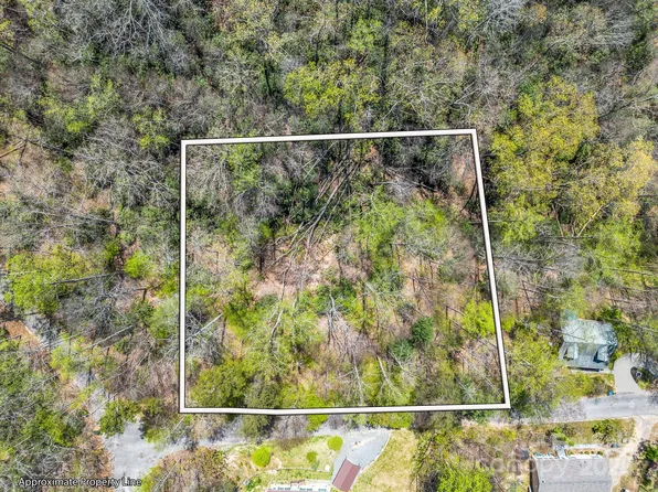 999 Grand Canyon Dr, Hendersonville, NC 28792