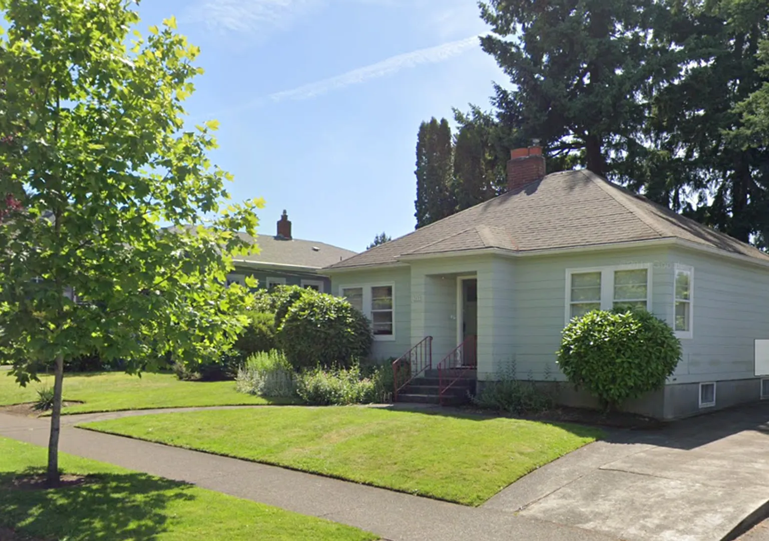 Gardener's Delight In Roseway Neighborhood! Charming Ne Home Awaits" Pet Friendly! No Security De... — Photo 1