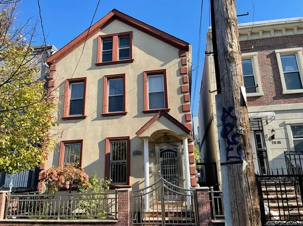 2527 21st St, Astoria, NY 11102