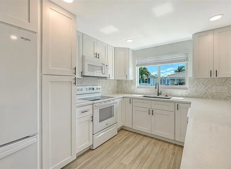 909 Spanish Dr N — Photo 22