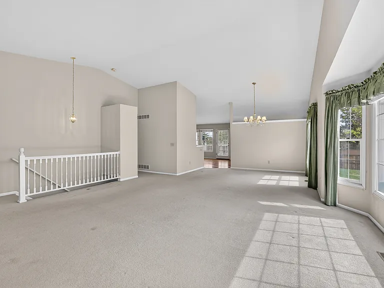 8970 Greenwich Ct — Photo 7