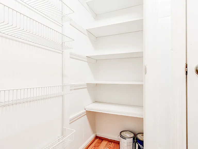 Storage cabinet