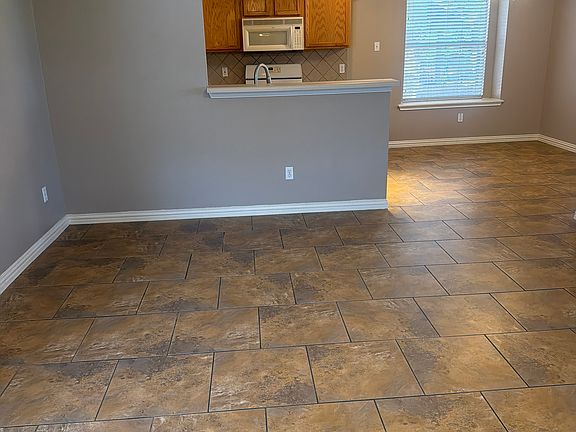 4th image of 3809 Castle Rock Cv