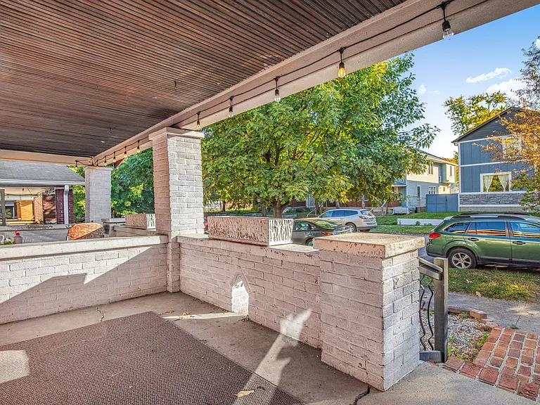 318 Jefferson Ave — Photo 6