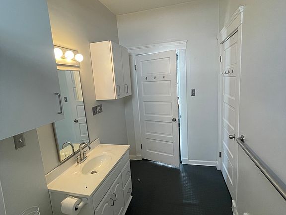 3rd image of 2157 W 11th St #3