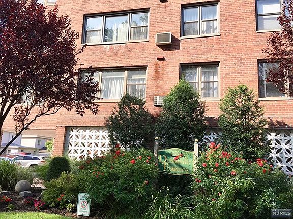 5th image of 275 Hoym St APT 3D