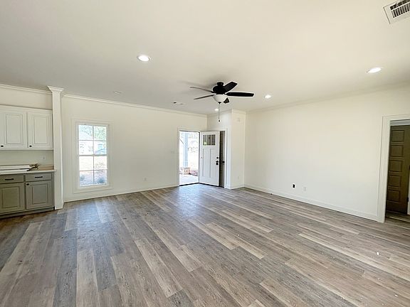 3rd image of 166 Buck Run Dr E