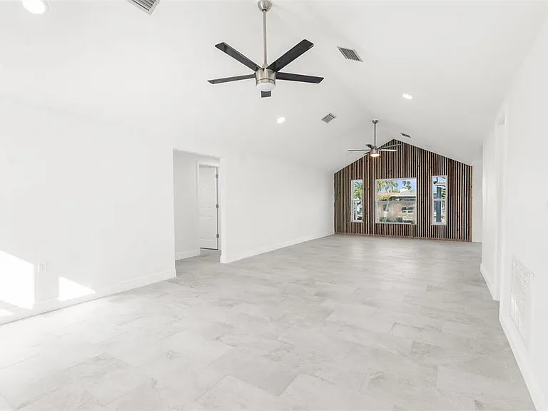 13726 Michelle Ave — Photo 8