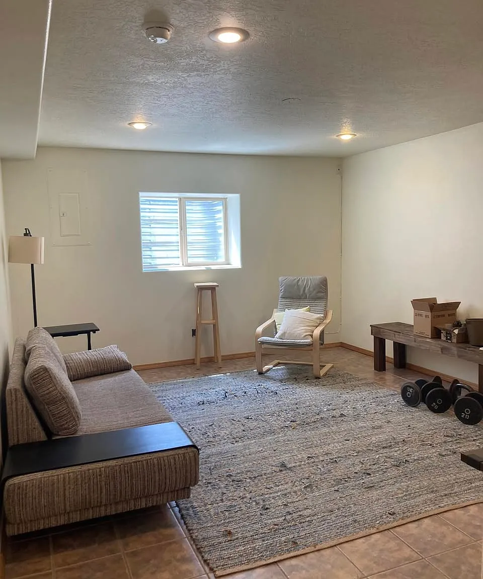 320 Chris Ln — Photo 4