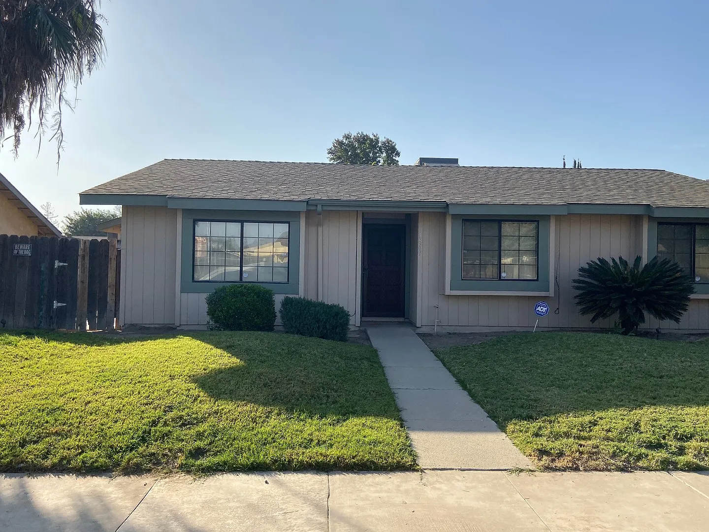 1869 S. Laspina St - 3 Bedroom 2 Bathroom - Tulare — Photo 2