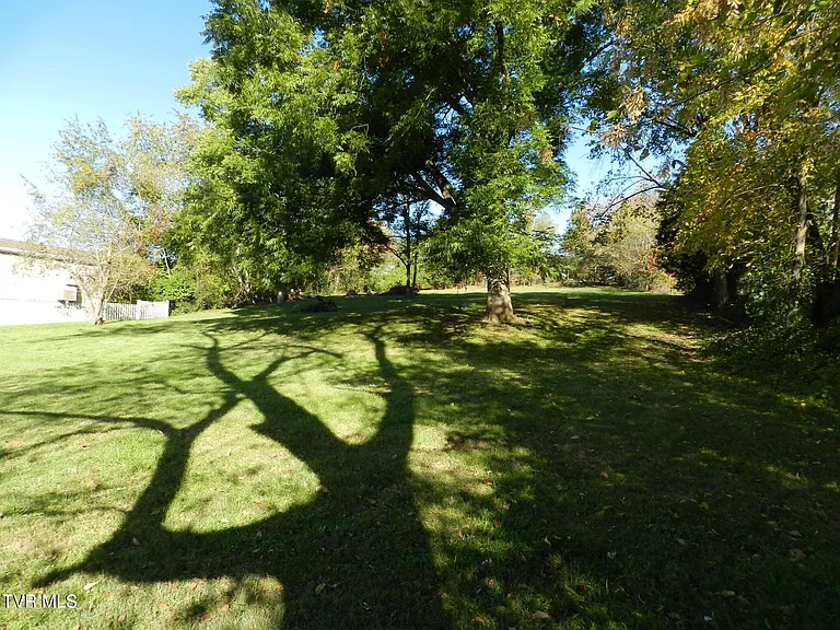 202 Main St W — Photo 7