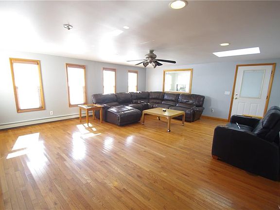 2nd image of 589 Kennedy Ave