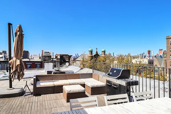 Sold by DE TILLY REAL ESTATE | media 12