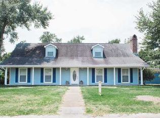 139 Lakewood Dr, Waveland, MS 39576