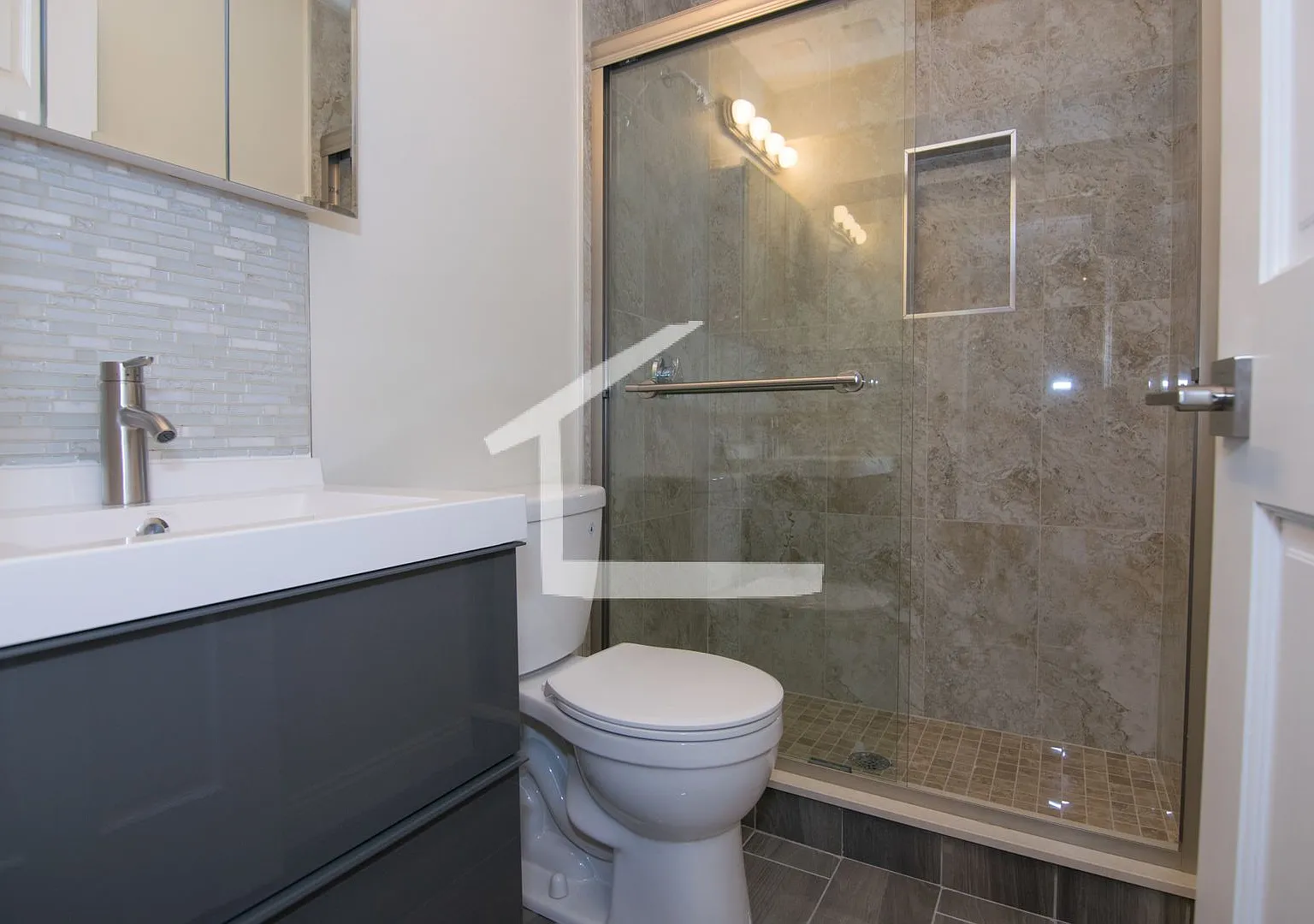 Nice 3 bed in Brookline — Photo 4