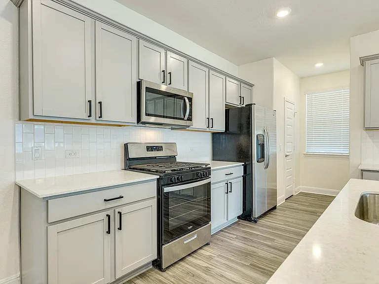 17813 Bassano Ave — Photo 22