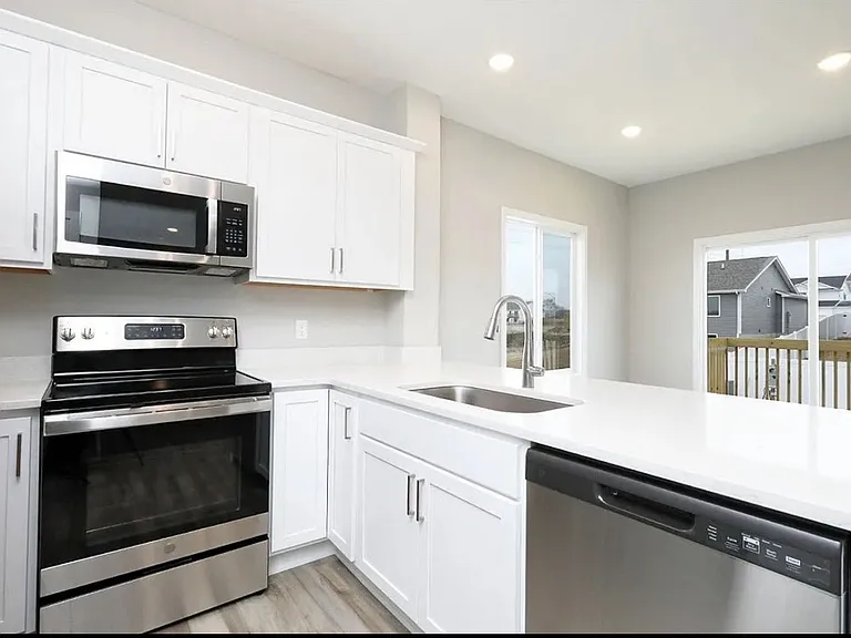 2823 22nd St SW — Photo 9