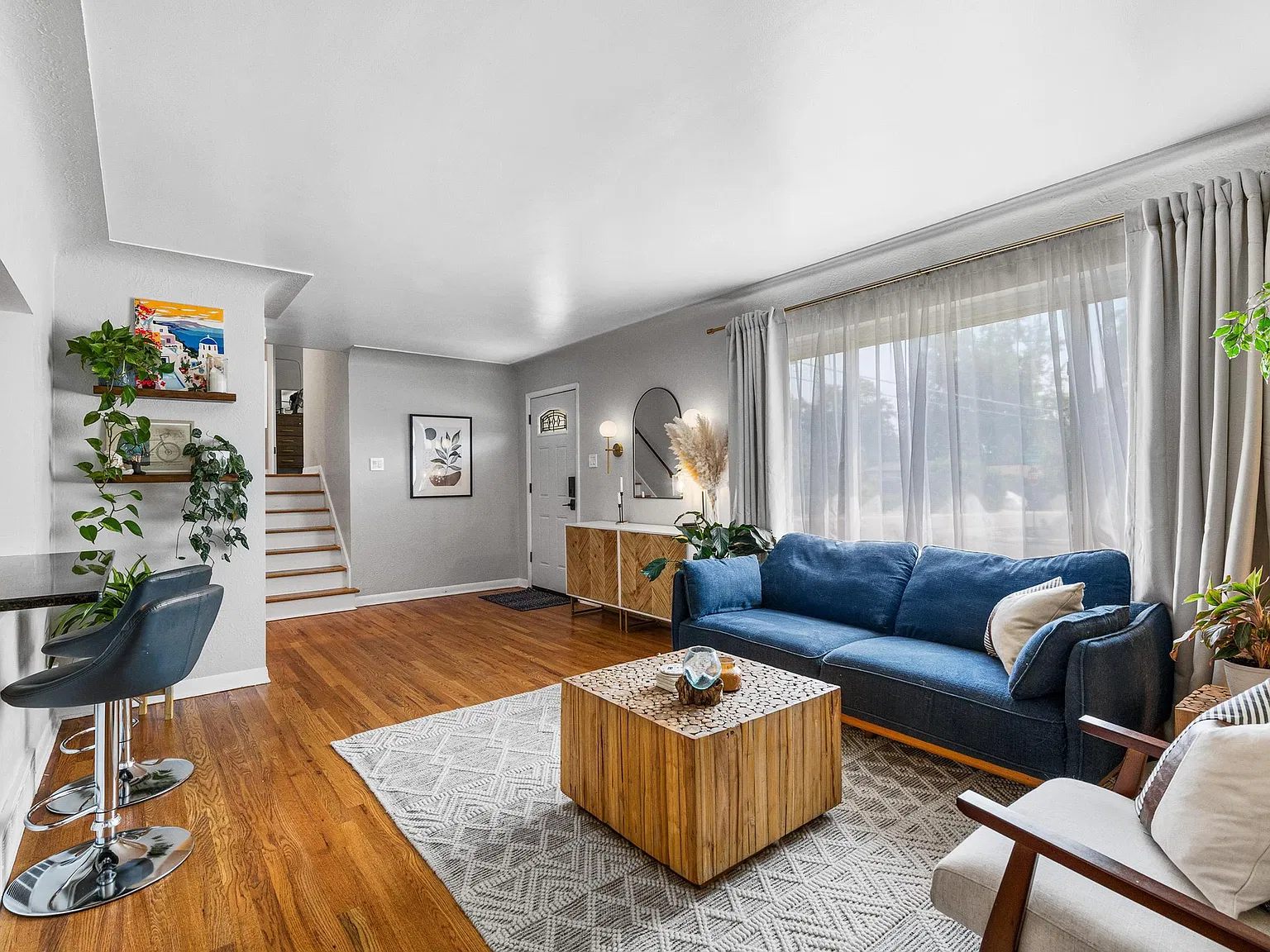 2 bed, 1900 sqft, $2,950 — Photo 2