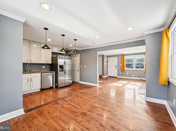 1215 Cooks Ln, Baltimore, MD 21229