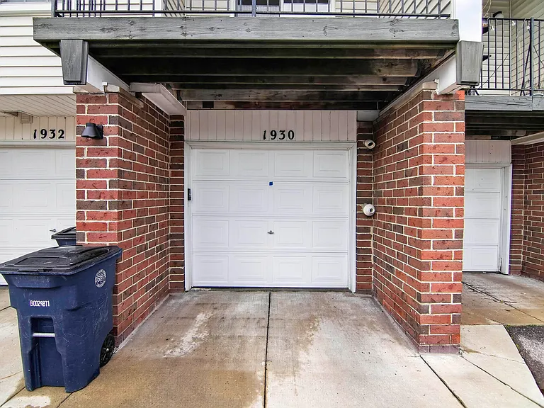 1930 Lindsay Ln — Photo 30