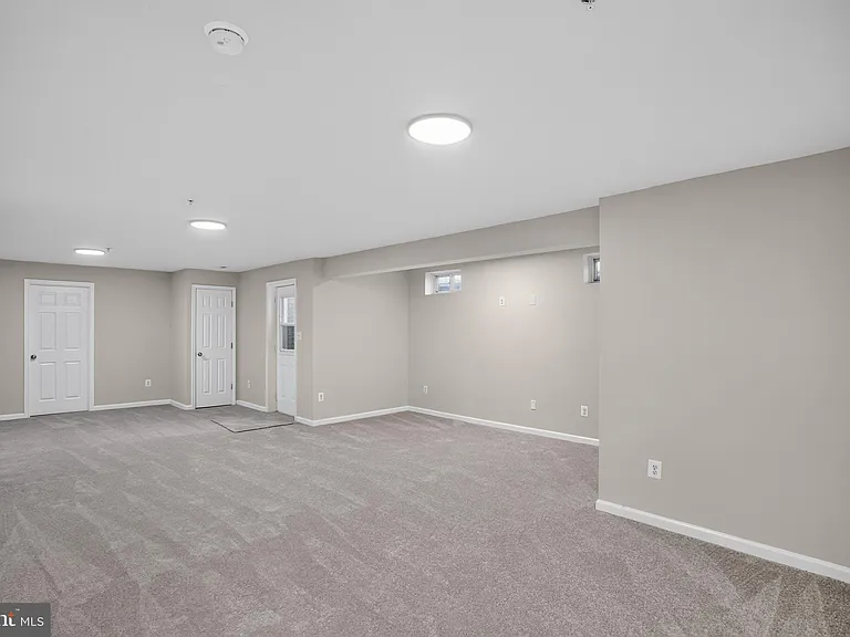 6816 Barlowe Ct — Photo 27