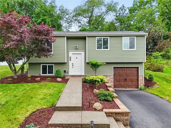 450 Limestone Dr, Bethel Park, PA 15102