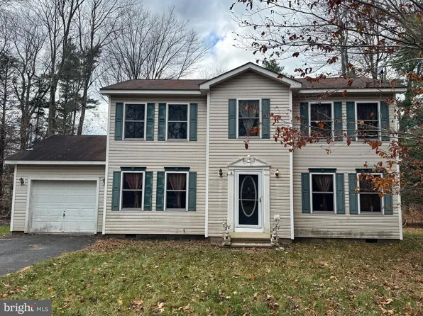 1145 Chickadee Dr, Pocono Summit, PA 18346