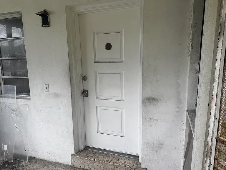 830 NW 60th St — Photo 3