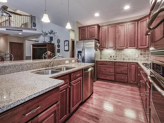 4th image of 21 Wildflower Dr