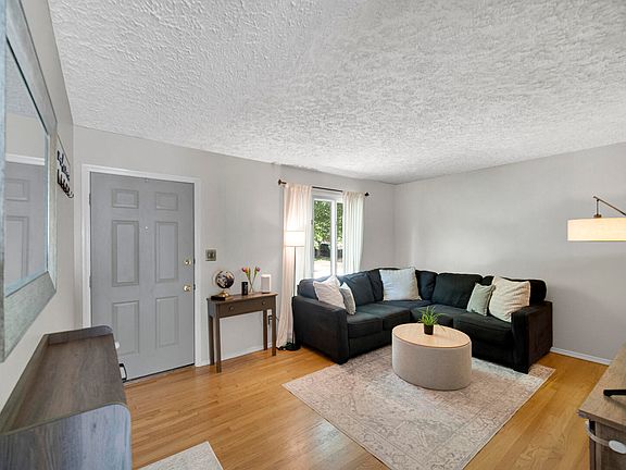 5th image of 1704 Franklin St