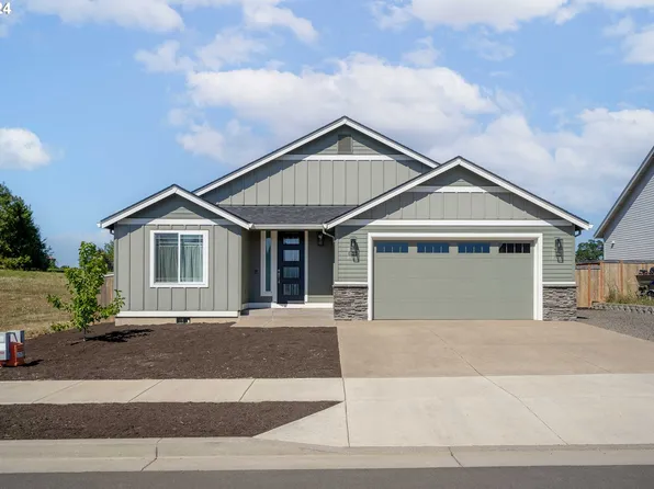 855 Reagan St, Mount Angel, OR 97362