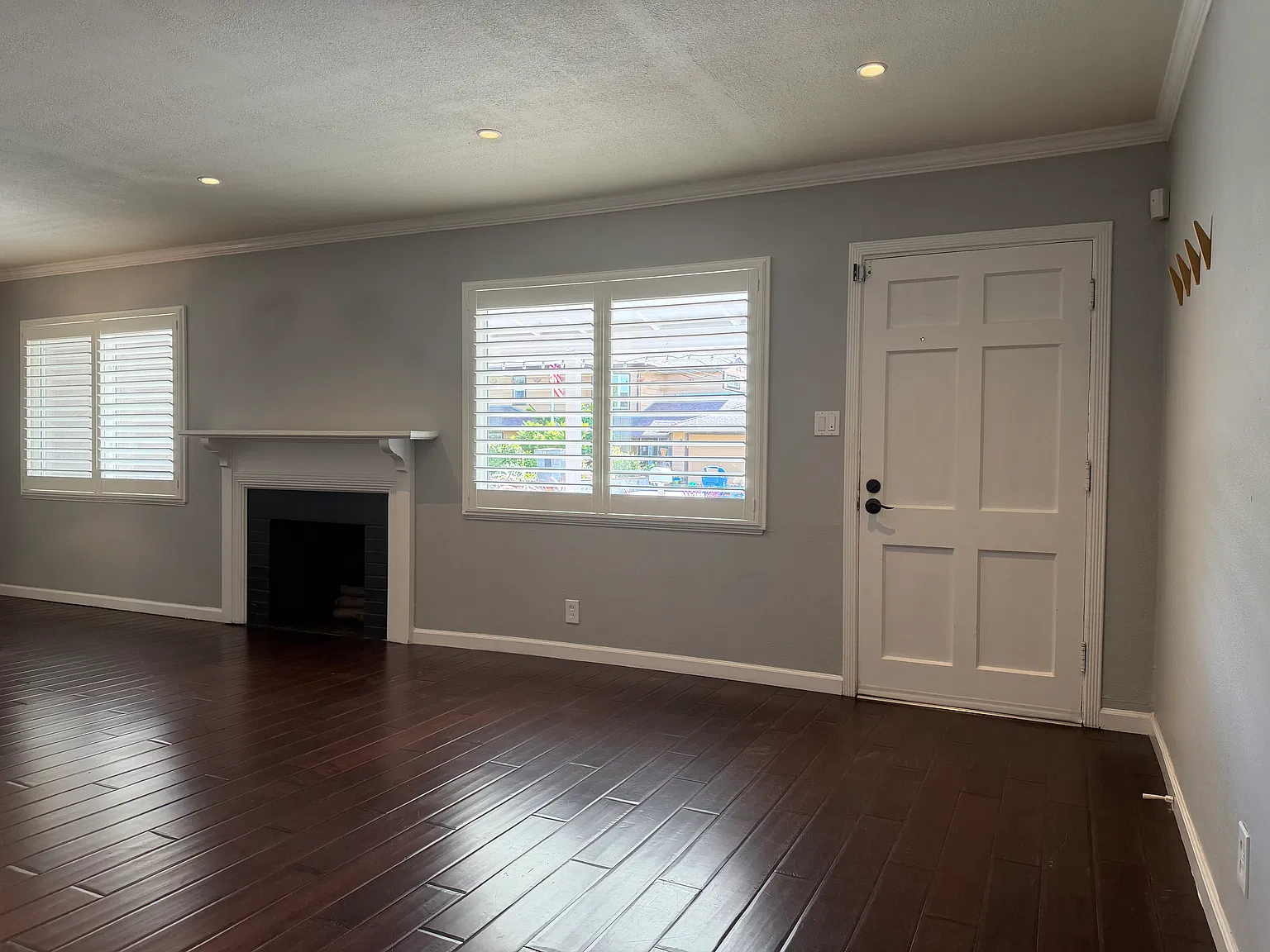 4 bed, 1696 sqft, $4,700 — Photo 4