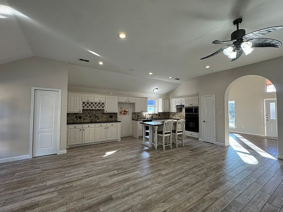 1st image of 8569 Woodlake Cir