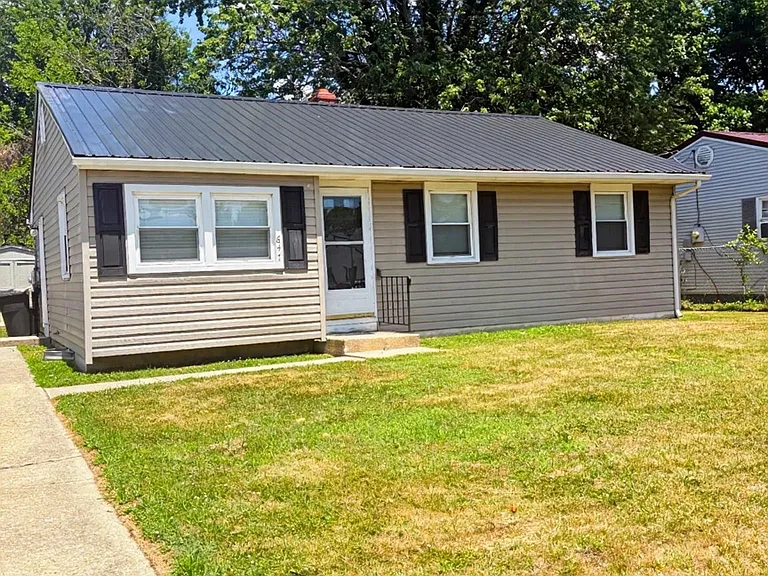 847 Lincoln St — Photo 1