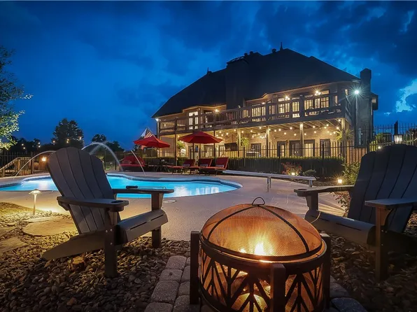 9704 Soaring Hawk Dr, Bentonville, AR 72713
